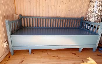 Gammal soffa bortskänkes - hämtas med båt