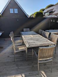 Matgrupp utomhus bord och 6 stolar i trä/metall