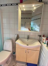 Dusch handfat spegel och kommod bortskänkes 30/4