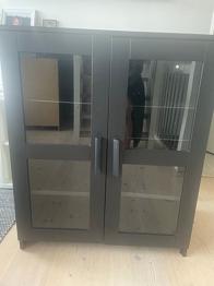 Två skåp bortskänkes