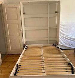 väggmonterad fällsäng vit