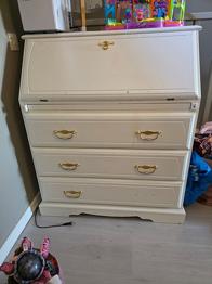 Sekretär, skrivbord, bortskänkes.