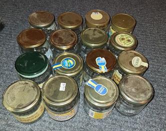 Honungsburkar skänkes