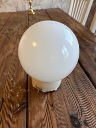 Taklampa med glaskupa