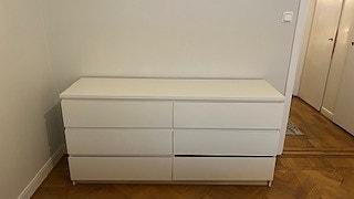 Vit Ikea Malm byrå bortskänkes