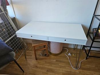 Skrivbord bortskänkes