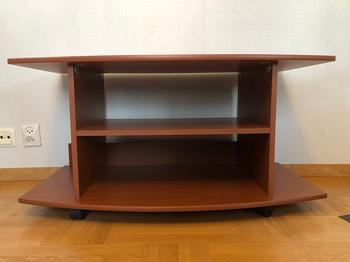 Tv-möbel / TV-bänk bortskänkes