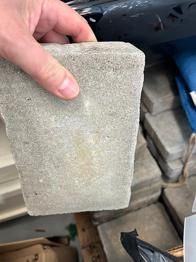 Bortskänkes: Marksten, betongpannor, tegel, betongplintar