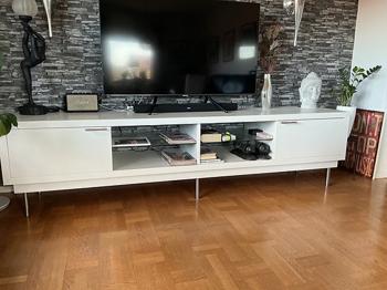Tv-bänk bortskänkes