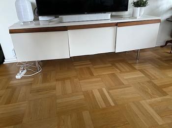 TV bänk bortskänkes