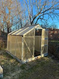 Slitet/Trasigt Växthus bortskänkes