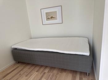 IKEA resårmadrass med bäddmadrass 90x200 grå