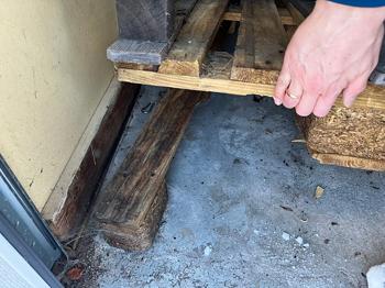 Tre pallar bortskänkes - kom och hämta