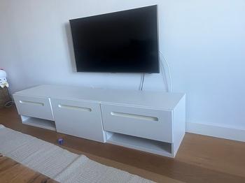 Bortskänkes TV-bänk