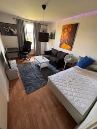 LCD TV och möbler skänkes! OBS! Först till kvarn. Allt eller inget.