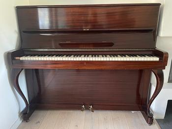 Äldre Piano bortskänkes