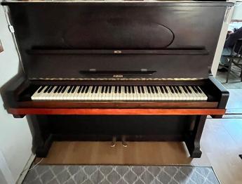 Piano bortskänkes märke Rålin