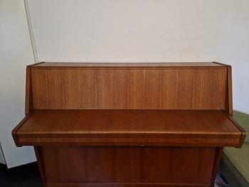 Ibach akustiskt piano i trä bortskänkes