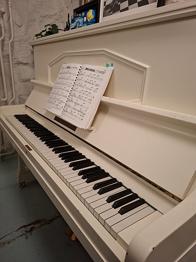 Piano bortskänkes
