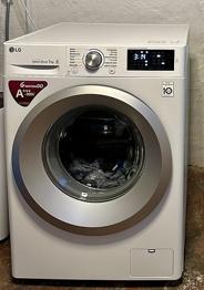 Trasig tvättmaskin bortskänkes