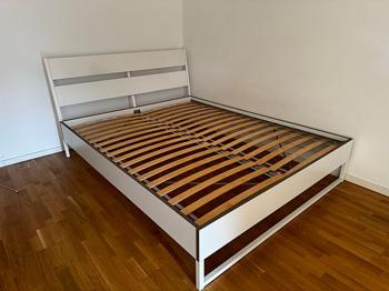 IKEA säng 180x200 bortskänkes