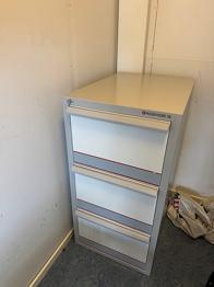 Brandsäkert arkivskåp bortskänkes vid upphämtning.