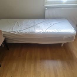 GRATIS MÖBLER – Sängar och fåtölj skänkes!