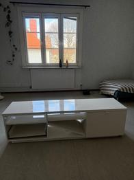 BYÅS TV-bänk bortskänkes