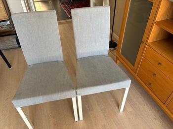 Gratis: Två stolar som tar liten plats