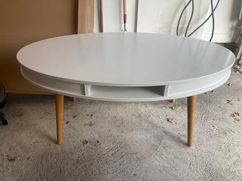 Soffbord bortskänkes