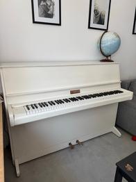 August Hoffmann Akademi piano