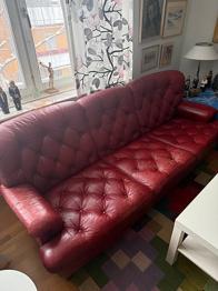 Två- och tresitssoffa bortskänkes