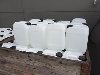 10-liters plastdunkar bortskänkes