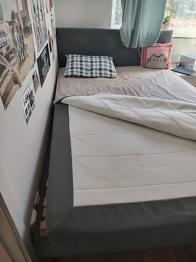Säng och soffa bortskänkes.