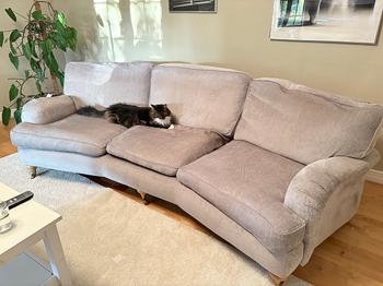 Svängd soffa 3-sits grå modell Howard Obs! Sliten