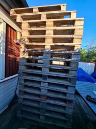 25 lastpallar bortskänkes