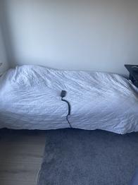 Ställbar säng 90 cm med motor — bortskänkes