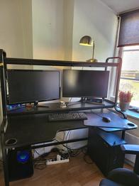 Bortskänkes - IKEA skrivbord FREDDE, Svart