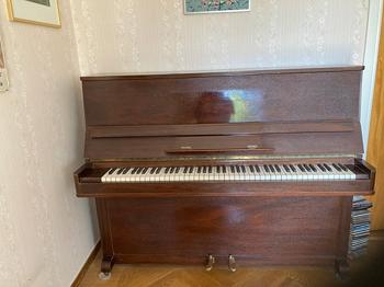 Piano bortskänkes
