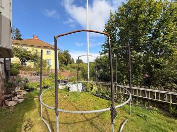 Studsmatta skänkes