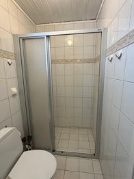 Duschvägg med skjutdörr bortskänkes