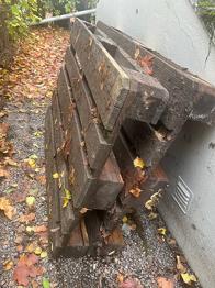Lastpallar bortskänktes