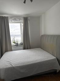 160x200cm säng bortskänkes.