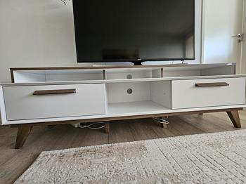 Tv bänk bortskänkes
