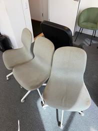 4 stolar bortskänkes, gratis