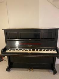 Steck piano svart -bortskänkes mot avhämtning
