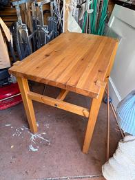 Furu sideboard / avlastningsbord bortskänkes