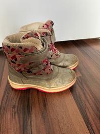 Vinterskor flicka 28 bortskänkes