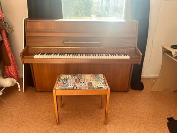 Piano BORTSKÄNKES