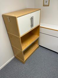Bortskänkes: 2x hyllor
